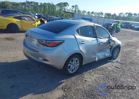 2017 Toyota Yaris Ia из США, поврежденный, VIN 3MYDLBYVXHY195533